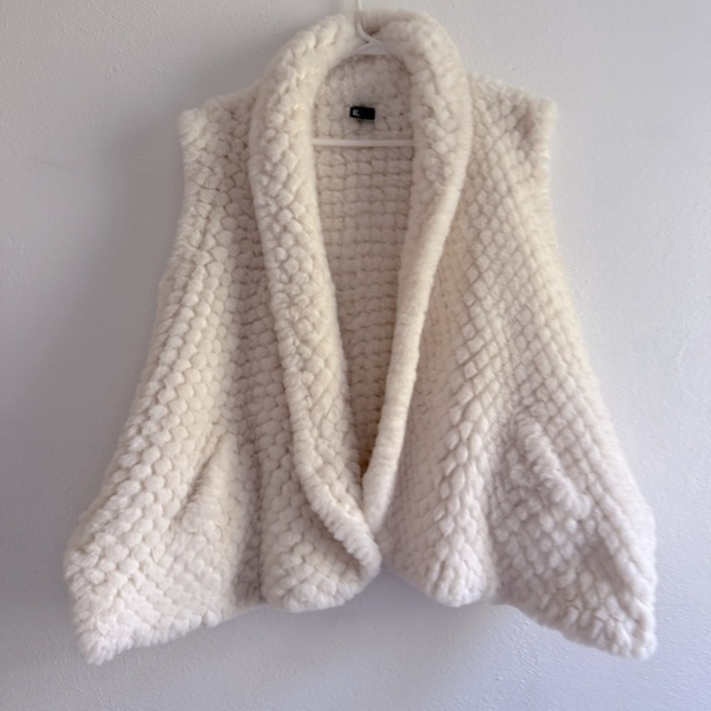 Love Token Cozy Ivory Faux Fur Vest. Sz L. Perfect condition.